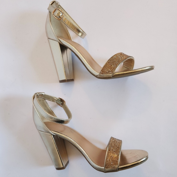 Bamboo Frenzy Gold Strappy Block 4in Heel womens size 8 - Picture 6 of 15